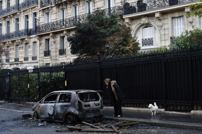 French premier holds talks after violent protests in Paris