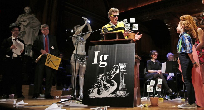 Bee stings, research that makes you go 'huh?' win Ig Nobels