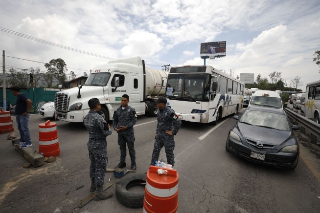 Mexican police revolt against plans to join National Guard
