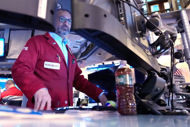 Wall Street rises to records after the unemployment rate improves