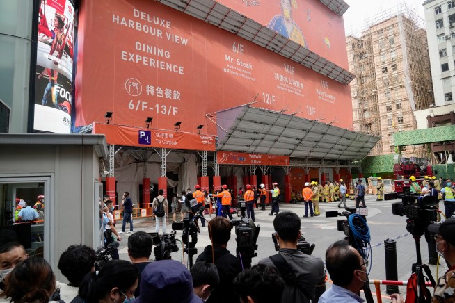 Major fire traps dozens in Hong Kong skyscraper, 12 injured