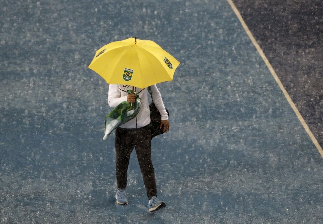 Miller's head-first dive at the finish line beats Felix