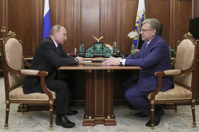 Putin scoffs at US indictment of Russians in campaign probe