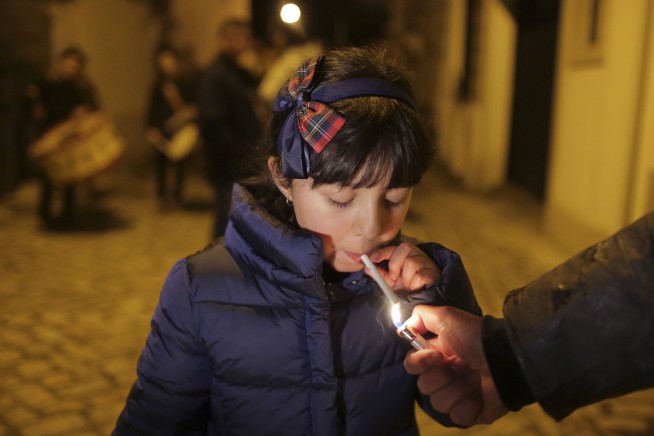 AP Photos: Kids encouraged to smoke in Portugal at Epiphany