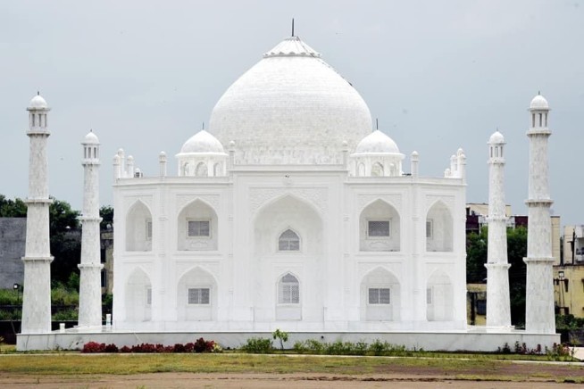 Indian man builds one-third sized Taj Mahal replica for wife