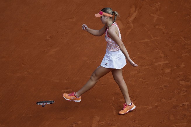 Poland's Iga Swiatek beats Sofia Kenin for French Open title