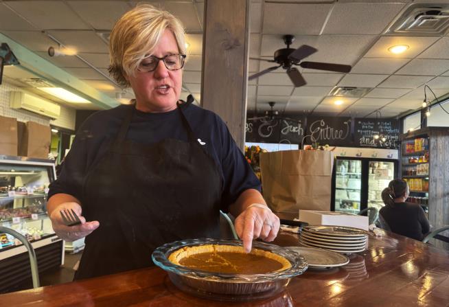 Sweet potato or pumpkin? The Thanksgiving pie debate