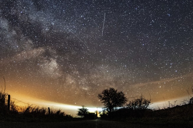 How to catch the shooting stars of spring's first meteor shower, the Lyrids