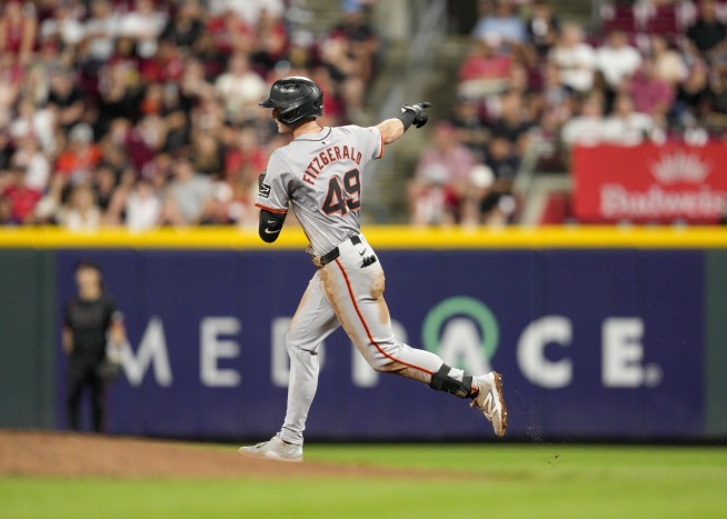 Giants' Blake Snell throws 1st career no-hitter in 3-0 win over the Reds