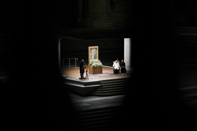 Pope Francis stable a day after respiratory crisis, spent 'long periods' off noninvasive ventilator