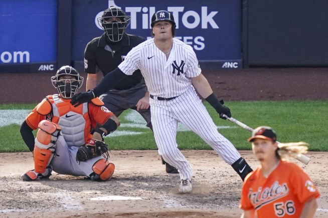 Voit lifts Yanks over Os 2-1 with leadoff, walk-off sac fly