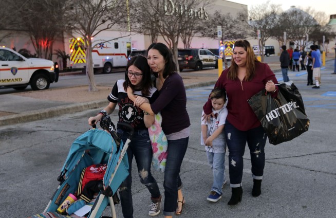 2 suspects in custody in deadly San Antonio mall shooting