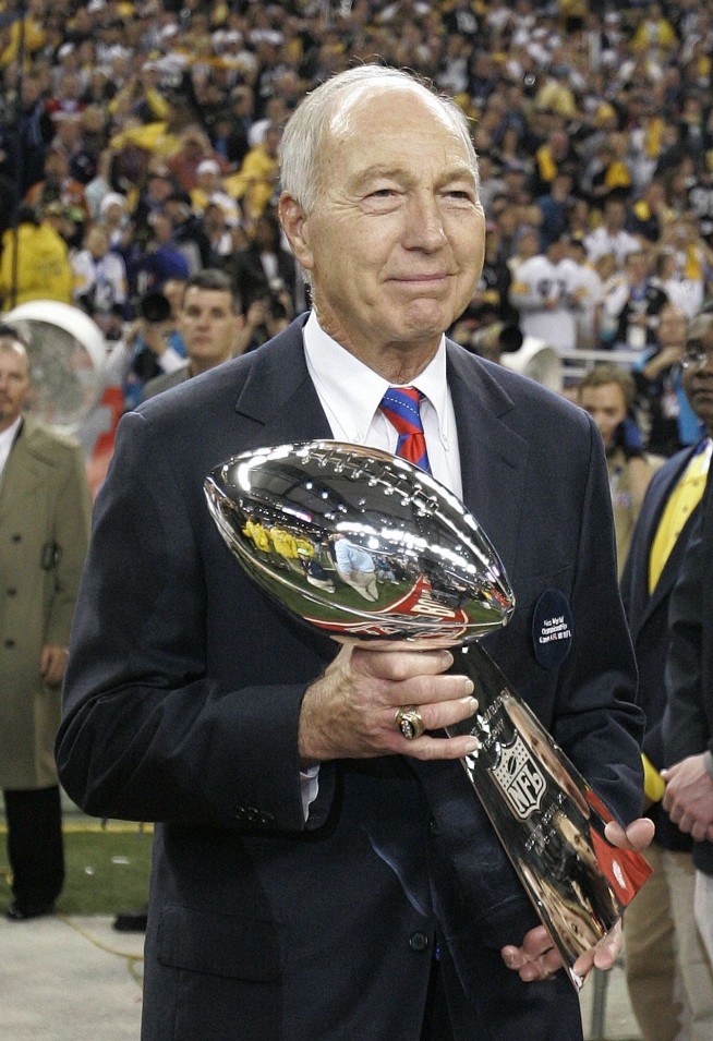 Bart Starr, 1960s Green Bay quarterback, dies at 85