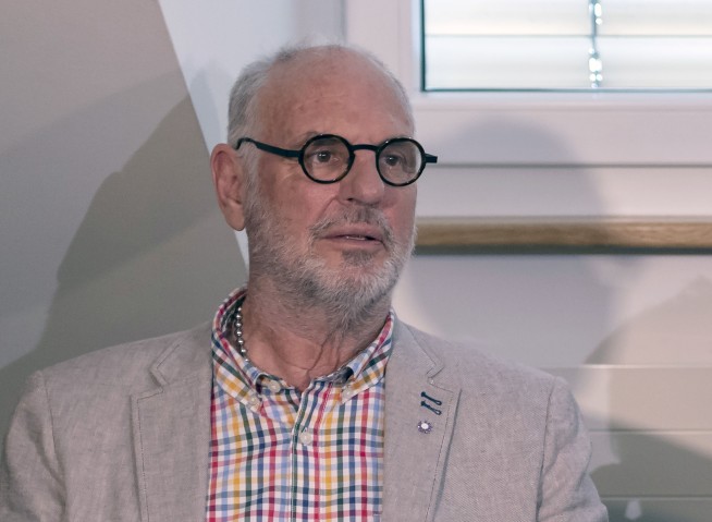 Creator of 'suicide capsule' rejects Swiss allegation that its first user may have been strangled