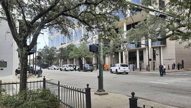 Police standoff ends with man shot in Mobile, Alabama