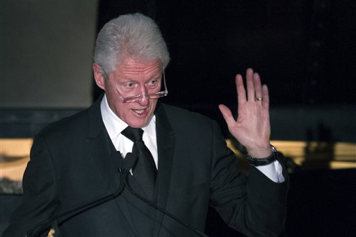 Clinton says Obama on firm ground on immigration