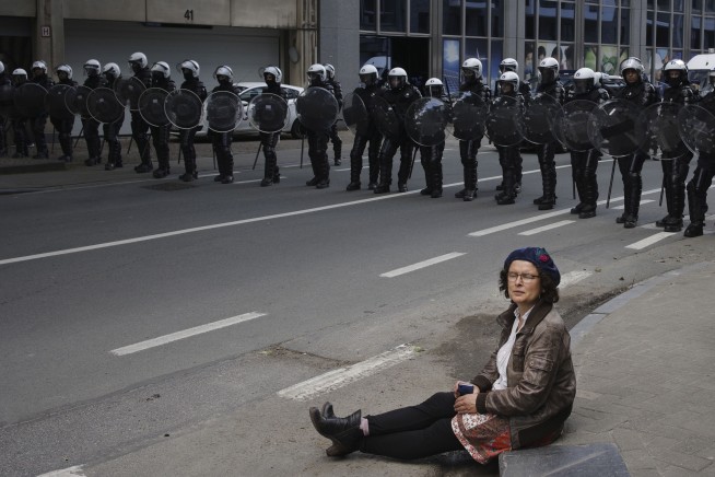 Partiers protest Belgium virus rules; medics demand support