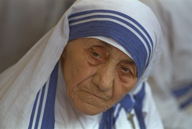 Pope approves miracle for Mother Teresa's canonization