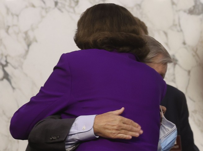 With a hug, Feinstein draws liberal critics at court hearing