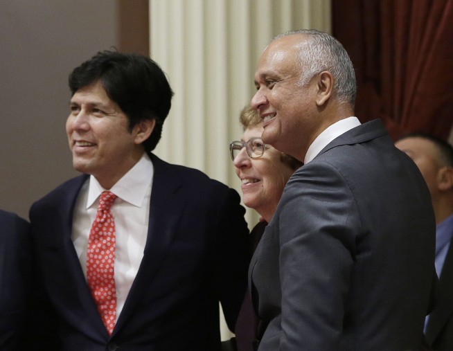 California lawmakers vote to raise smoking, vaping age to 21