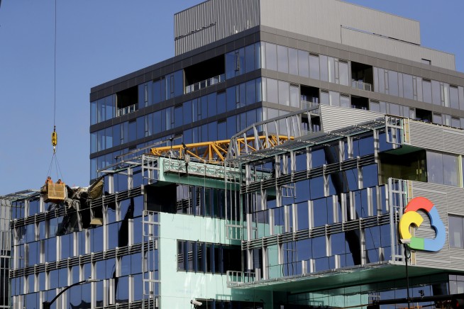 Seattle college says student was among those killed by crane