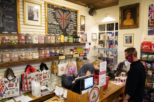 The Latest: Midwest governors: Stay home for Thanksgiving