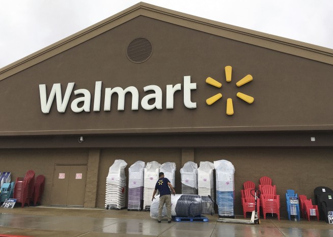 Walmart raises starting wages, handing out bonuses