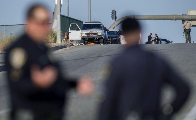 Shootout on freeway overpass leaves officer, gunman dead
