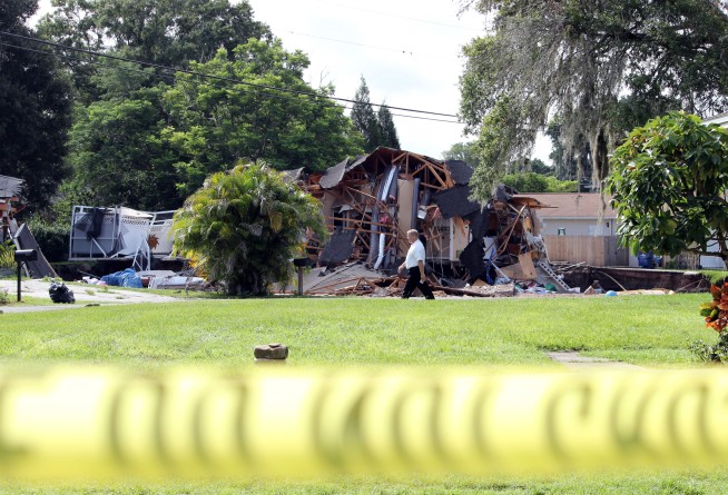 Florida sinkhole swallows boat, 2 homes; 10 others evacuated