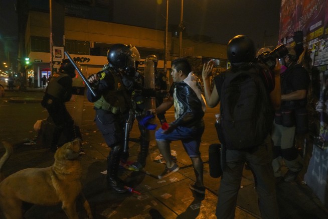 Despite tear gas, Peru protesters vow to keep demonstrating