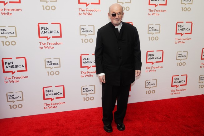 Salman Rushdie honored at PEN America gala, first in-person appearance since stabbing