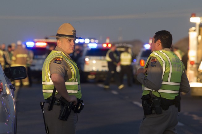 Passing driver kills man attacking Arizona trooper on road