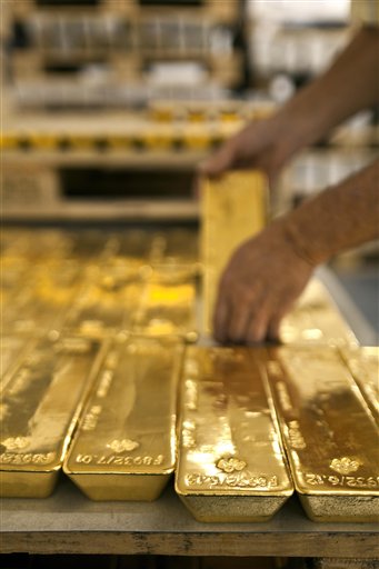 Swiss reject plan to hoard gold, limit immigration