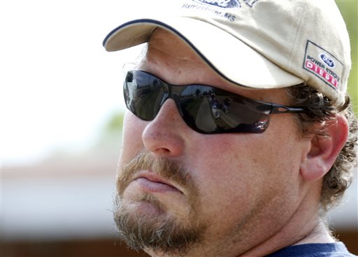 2 slain police officers mourned in Mississippi town