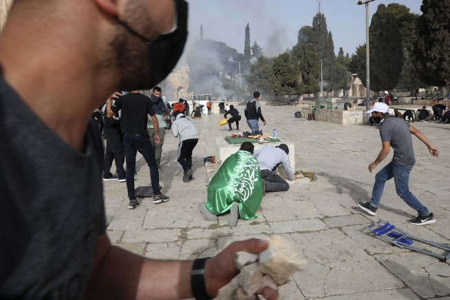 153 Palestinians in hospital after Jerusalem holy site clash