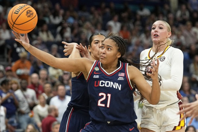 Women's college basketball looking for next star with no Paige Bueckers and JuJu Watkins injured