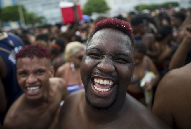 Virus disrupting Rio's Carnival for first time in a century