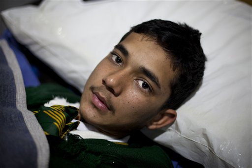 Pakistan mourns 142 slain in Taliban school attack