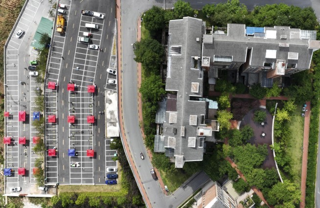 Bus for COVID-19 quarantine in China crashes, killing 27