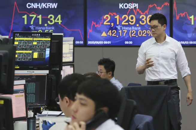 US stocks climb on reopening hopes, extending recent gains