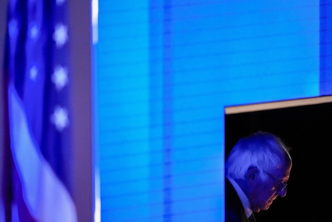 Obamas close DNC's second night with rousing Harris endorsement and pointed warnings about Trump