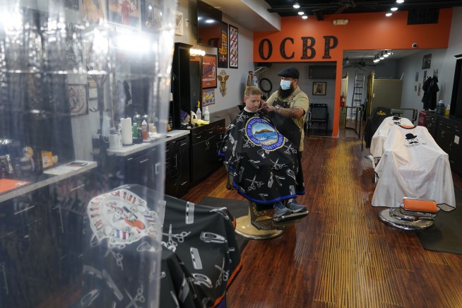 US deaths from coronavirus surpass 100,000 milestone