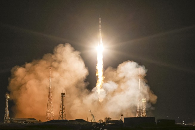 Russia launches rescue ship to space station after leaks