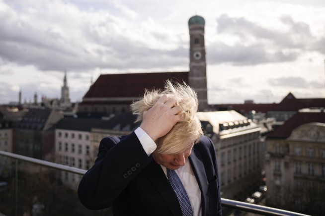 UK: People with COVID in England won't need to self-isolate