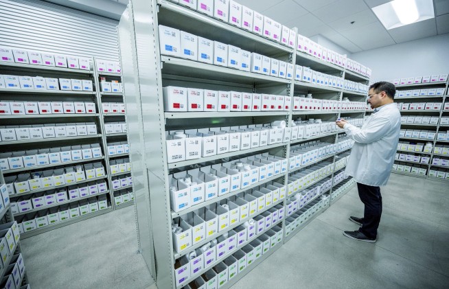More pharmacies offer to speed prescription deliveries to customers