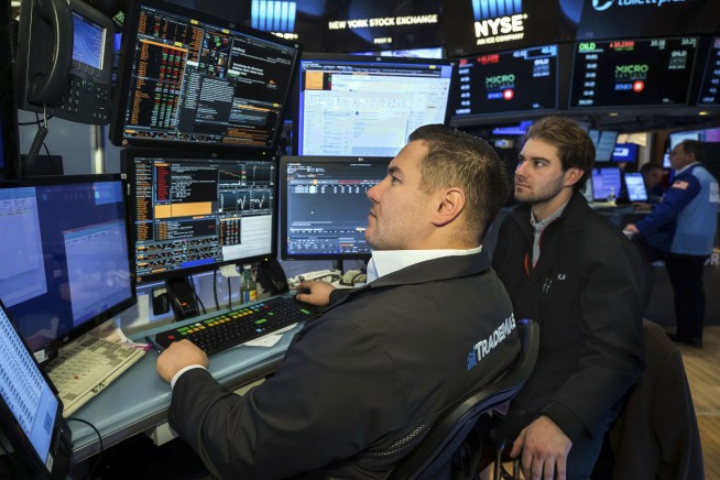 Stocks rally on Wall Street as oil prices keep falling