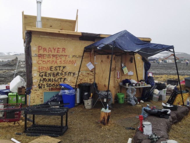 Pipeline protesters pray, set fires ahead of camp closing