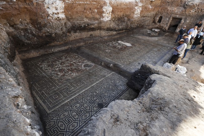 Syria digs up 'rare' Roman mosaic in former rebel stronghold