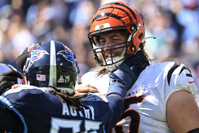 Titans' Derrick Henry runs over Bengals defense, throws TD pass in big win