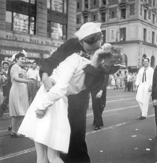 Sailor in iconic V-J Day Times Square kiss photo dies at 95